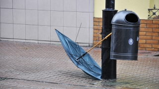 Ostrzeżenie przed silnym wiatrem w poniedziałek