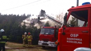 Pożar drewnianego domu. Osiem zastępów w akcji