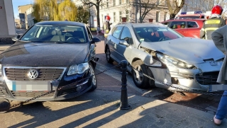 Zderzenie na skrzyżowaniu w centrum