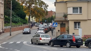 Utrudnienia w centrum przez długie kolejki do punktu pobrań