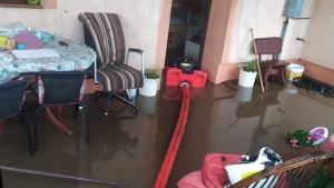 Powódź błyskawiczna w Trzemesznie, zalane posesje w powiecie