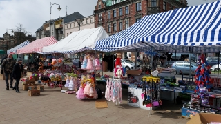 Na targowisku pojawiły się stragany odpustowe