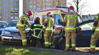 Peugeotem uderzyła w trzy zaparkowane pojazdy