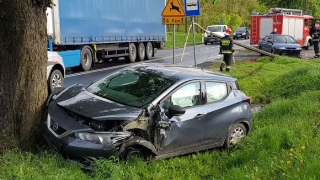 Zderzenie na ul. Wrzesińskiej - samochód ściął latarnię