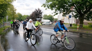 Deszczowa inauguracja rowerowej rywalizacji