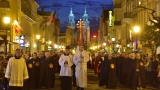 Wieczorna procesja św. Wojciecha ulicami miasta