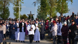 Modlitwa za zmarłych na cmentarzu św. Krzyża