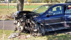 Zderzenie dwóch aut na szosie koło Kłecka