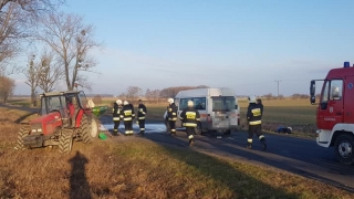 Zderzenie busa z ciągnikiem