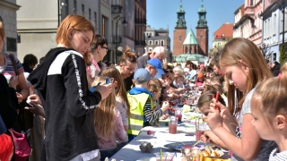 Pomalowali wspólnie tysiąc jaj - fotogaleria