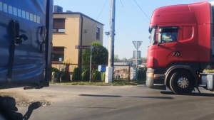 Ciężarówki rozjeżdżają drogi na Dalkach