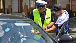 Policja rozdawała cytryny zamiast mandatów