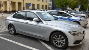 Nowe nieoznakowane BMW gnieźnieńskiej Policji