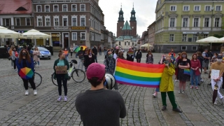 Manifestowali solidarność pod tęczowymi barwami