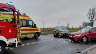 Zdarzenie dwóch aut w piątkowe popołudnie