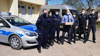 Więzienne maseczki trafiły do policjantów