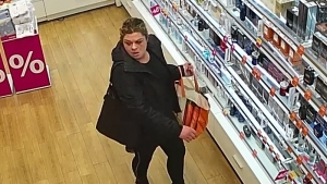 Kradzież w sklepie - kto rozpoznaje kobietę?