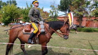 Piknik wojskowy na terenie koszar