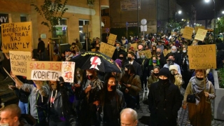 Wieczorna manifestacja ulicami centrum