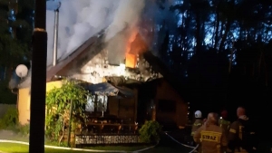 Kilka zastępów gasiło pożar domu w Skorzęcinie