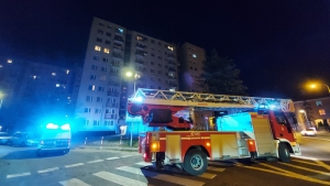Interwencja straży w wieżowcu przy ul. Sobieralskiego