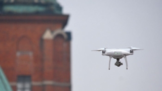 Latał dronem przy Strefie Kibica bez pozwolenia wojska - grozi mu kara