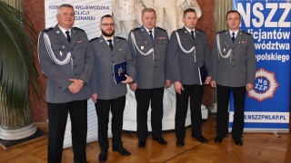 Wyróżnienie dla gnieźnieńskich policjantów za uratowanie życia