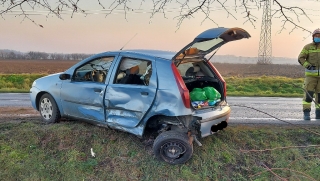 Zderzenie dwóch samochodów na starej „piątce”