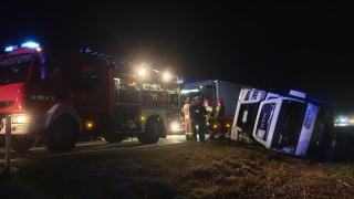 Przewrócona ciężarówka na „piętnastce”