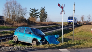 Zderzenie z lokomotywą na przejeździe kolejowym