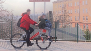 Wiózł osobę w koszyku roweru miejskiego - zostanie ukarany