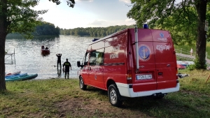 Poszukiwania strażaków nad jeziorem w Jankowie Dolnym