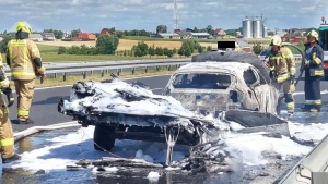 Pożar auta i przyczepy kempingowej na S5
