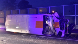 Wypadek na wyjeździe z Gniezna - zderzenie dostawczego z autobusem