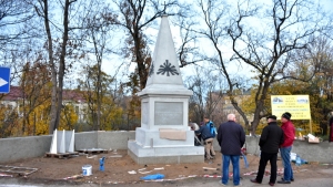 Pomnik „powrócił” po 78 latach do Gniezna
