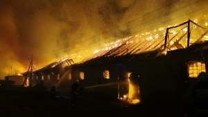 Duży pożar na granicy powiatów