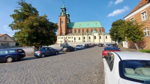 WSA uchylił decyzję Wojewody ws. parkowania przy katedrze