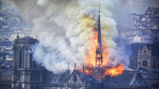Płonąca Notre-Dame