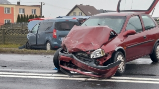 Zderzenie dwóch samochodów w środowy ranek