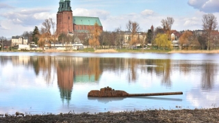 Opadła woda w „Wenecji”. Wyłonił się... czołg!