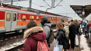 Pociąg dalej nie pojechał. Pasażerowie: maszynista skończył pracę