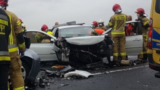 Wypadek trzech aut. Lądował śmigłowiec LPR