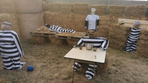 Więzienna dekoracja dożynkowa w Gębarzewie