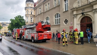 Ewakuacja urzędu w ramach ćwiczeń służb