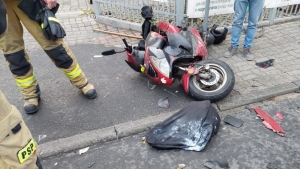 Zderzenie ze skuterem - jedna osoba trafiła do szpitala