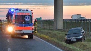 Wypadł z „eski”, przebił ogrodzenie i zatrzymał się w rowie