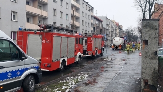 Wyciek oleju na ul. Sobieskiego po zderzeniu z autem