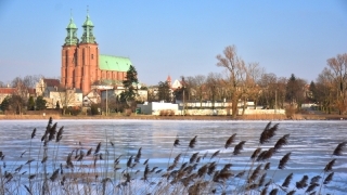 Śnieg, marznący deszcz i silny mróz w świąteczny weekend